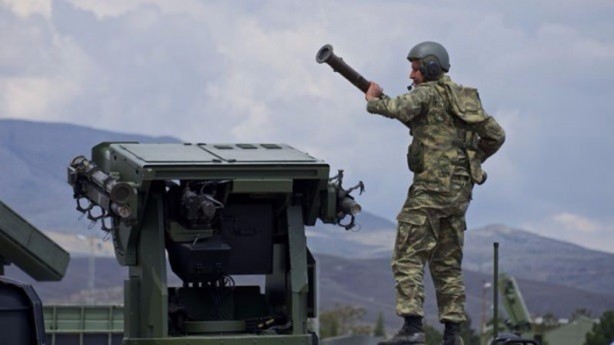 Foto - Askere modern savaş silahı