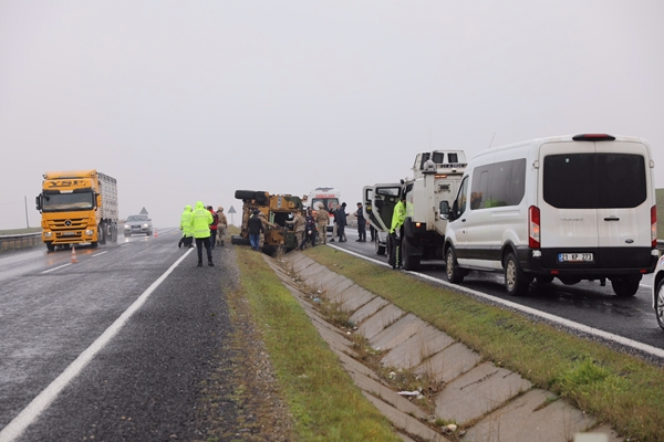 Foto - Askeri araç kaza yaptı: Yaralı askerler var