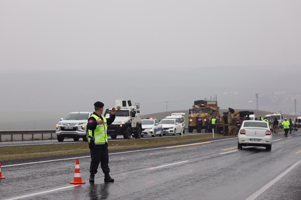 Foto - Askeri araç kaza yaptı: Yaralı askerler var