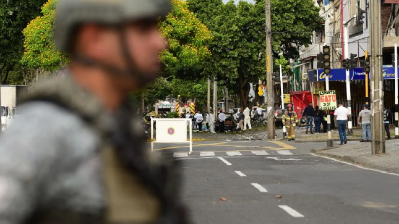 Foto - Askeri hava üssü yakınlarına bombalı saldırı! Çok sayıda ölü ve yaralılar var!
