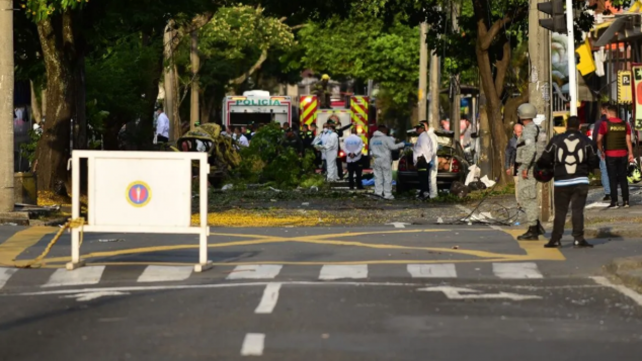 Foto - Askeri hava üssü yakınlarına bombalı saldırı! Çok sayıda ölü ve yaralılar var!