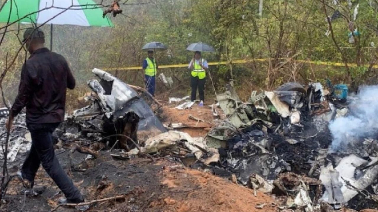 Foto - Askeri uçak düştü: Onlarca kişi hayatını kaybetti!
