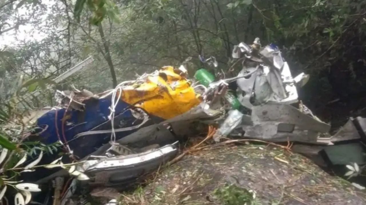 Foto - Askeri uçak düştü: Onlarca kişi hayatını kaybetti!