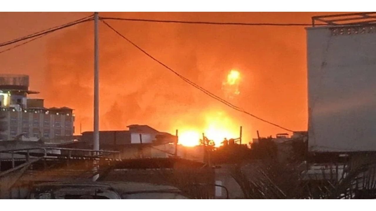 Foto - Askeri üs balistik füzelerle vuruldu! Çok sayıda ölü var