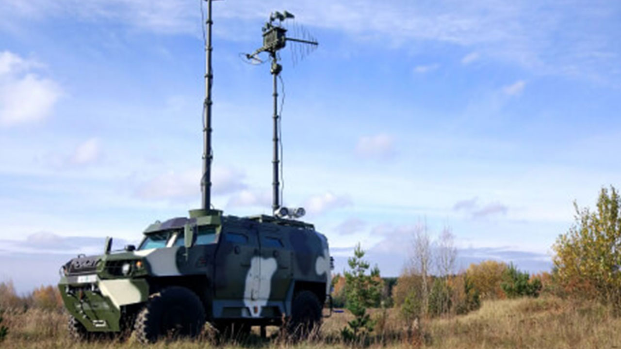 Foto - Askeri üste elektronik harp sistemi bulundu