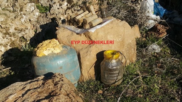 Foto - Askerler taşın arkasında bakın ne buldu?
