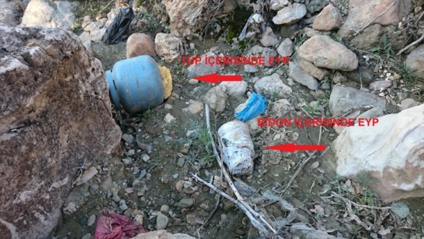 Foto - Askerler taşın arkasında bakın ne buldu?
