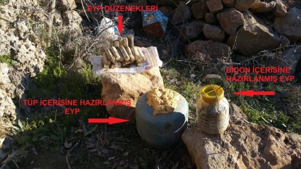 Foto - Askerler taşın arkasında bakın ne buldu?
