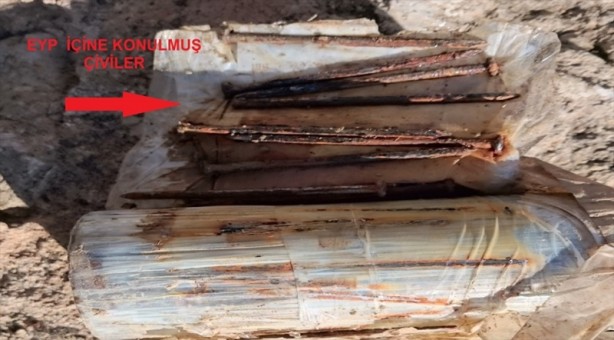 Foto - Askerler taşın arkasında bakın ne buldu?