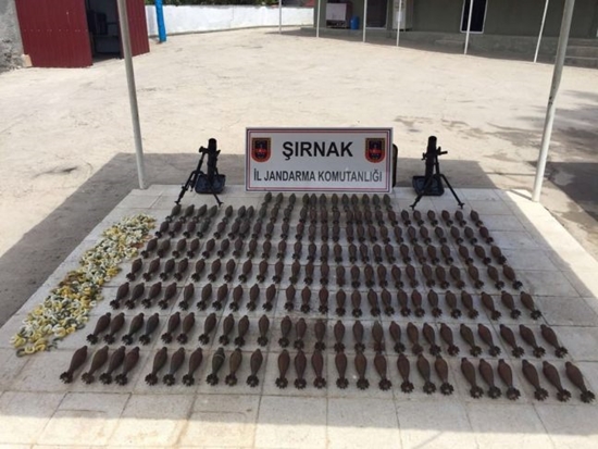 Foto - Askerler toprağı kazdı ve...
