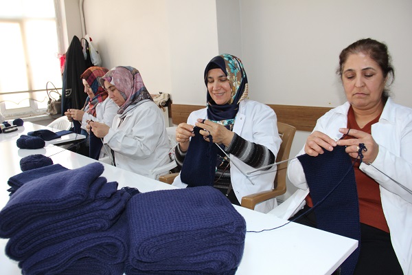 Foto - Askerler üşümesin diye! Adıyamanlı kadınlardan anlamlı destek