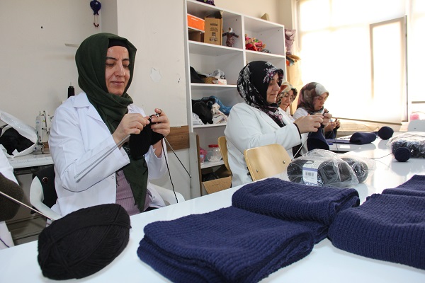 Foto - Askerler üşümesin diye! Adıyamanlı kadınlardan anlamlı destek