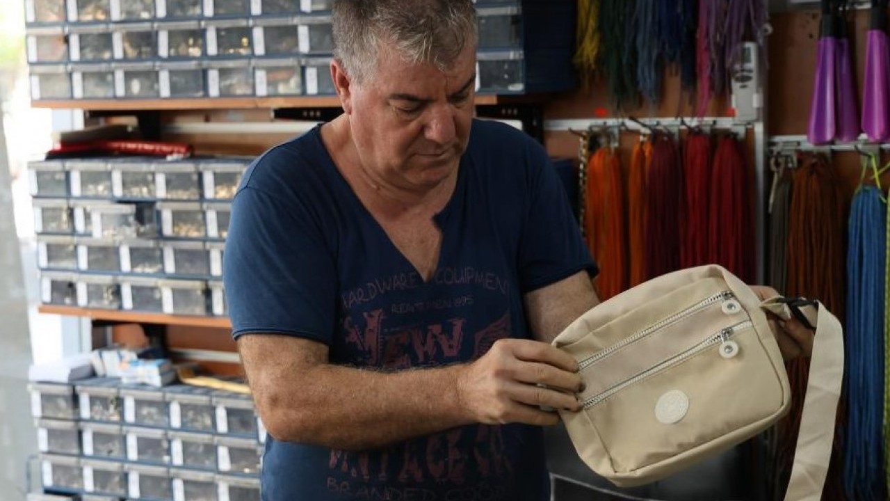 Foto - ‘Askıda ayakkabı ve çanta’ mutlu etti