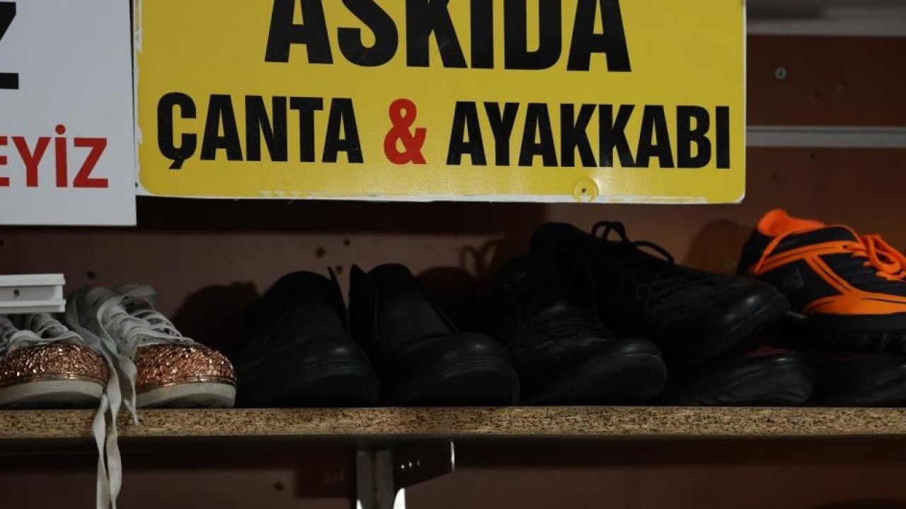 Foto - ‘Askıda ayakkabı ve çanta’ mutlu etti