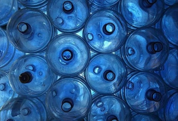 Foto - Asla tahmin edemezsiniz! Damacanalar neden mavidir?