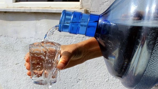 Foto - Asla tahmin edemezsiniz! Damacanalar neden mavidir?