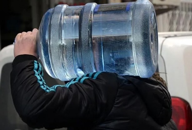 Foto - Asla tahmin edemezsiniz! Damacanalar neden mavidir?