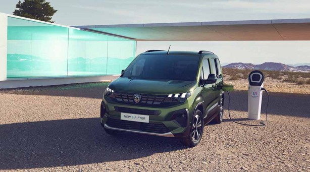 Aslan logolu markanın o aracı da elektriklendi! En geniş ürün gamıyla öncülük ediyor!