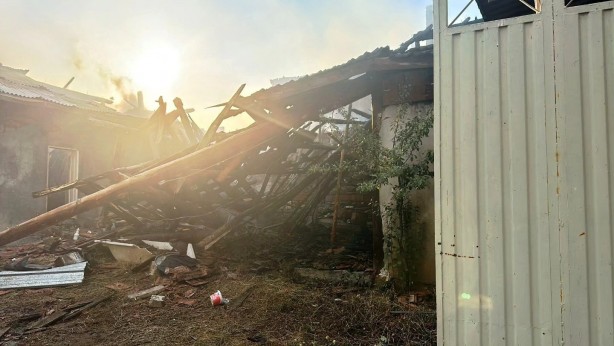 Aslanapa'da çıkan yangında 14 büyükbaş hayvan telef oldu