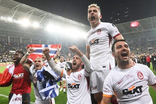 Aslan'dan çilek hasadı... Milyarlarca dolarlık gelişme… Diyerek duyurdular: Gündem olmuştu! 