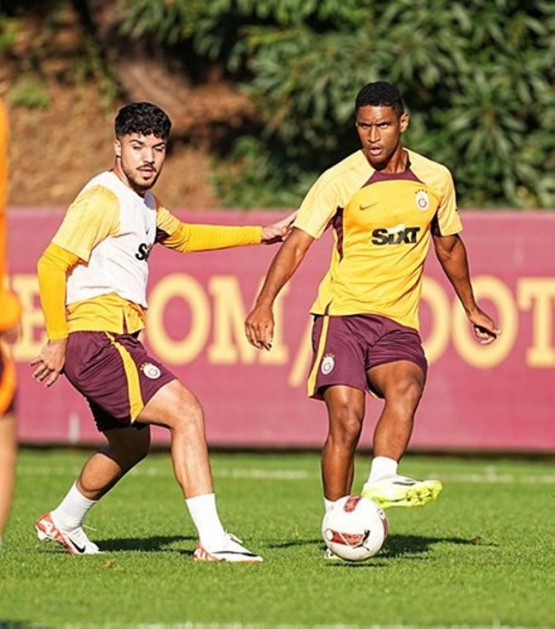 Foto - Aslan'ın golcüsü Milan'a! İtalyanlar duyurdu...