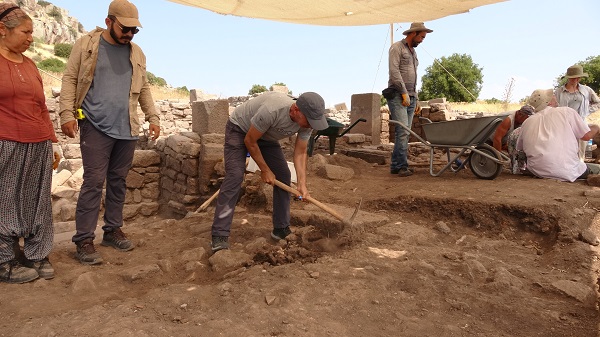 Foto - Assos'ta bulundu! Tam 2 bin 300 yıllık