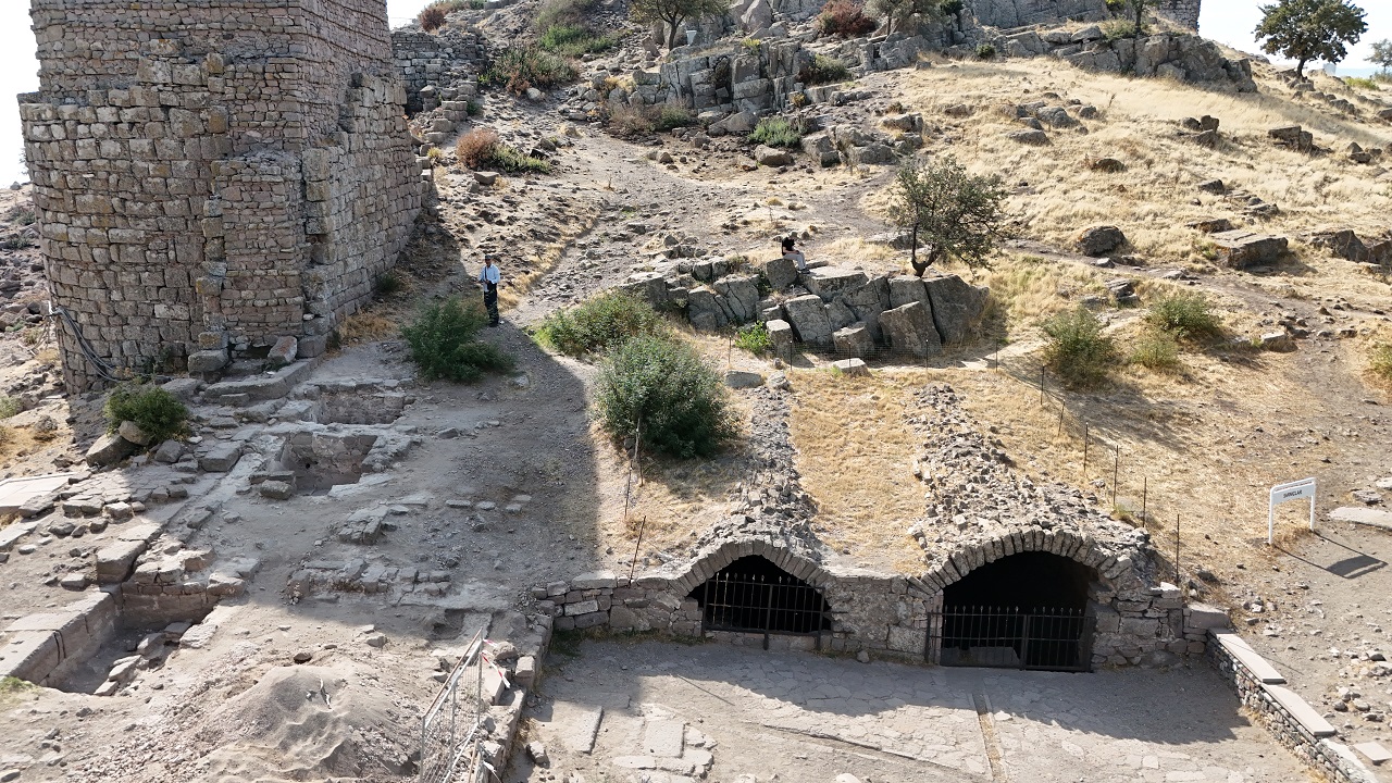 Foto - Assos’un gizemi çözüldü: Osmanlı hamamı ve 1500 yıllık yazıt bulundu!