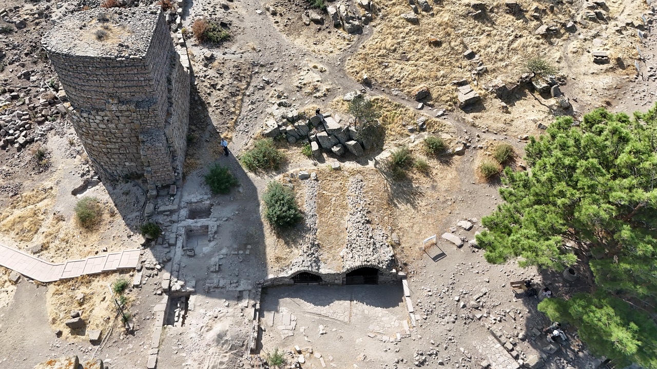 Foto - Assos’un gizemi çözüldü: Osmanlı hamamı ve 1500 yıllık yazıt bulundu!