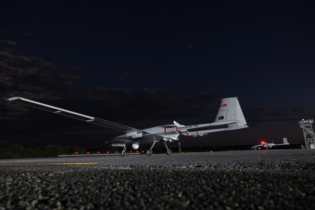 Foto - Asya ülkesi kararını dünyaya duyurdu: Türkiye'den Bayraktar TB2 SİHA ve helikopter alacağız