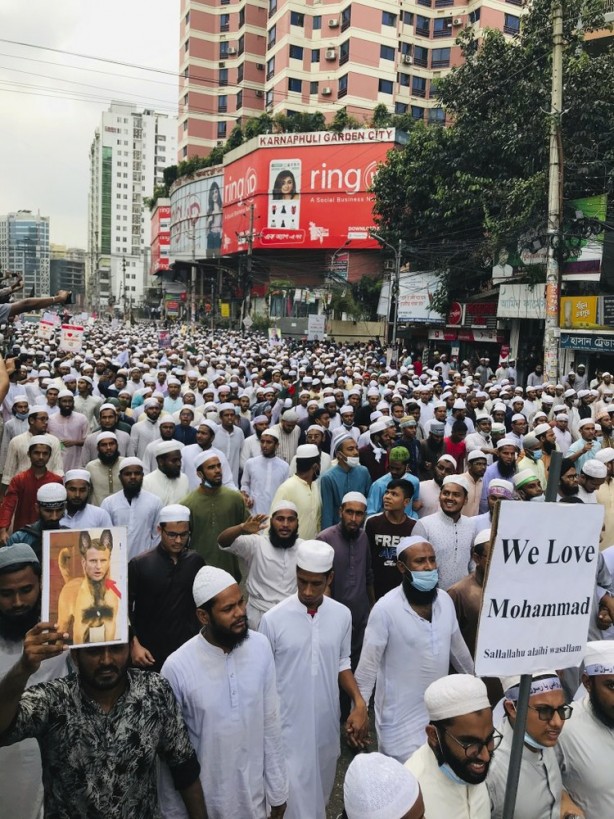 Foto - Asya ülkesinde 50 bin kişi sokağa indi!