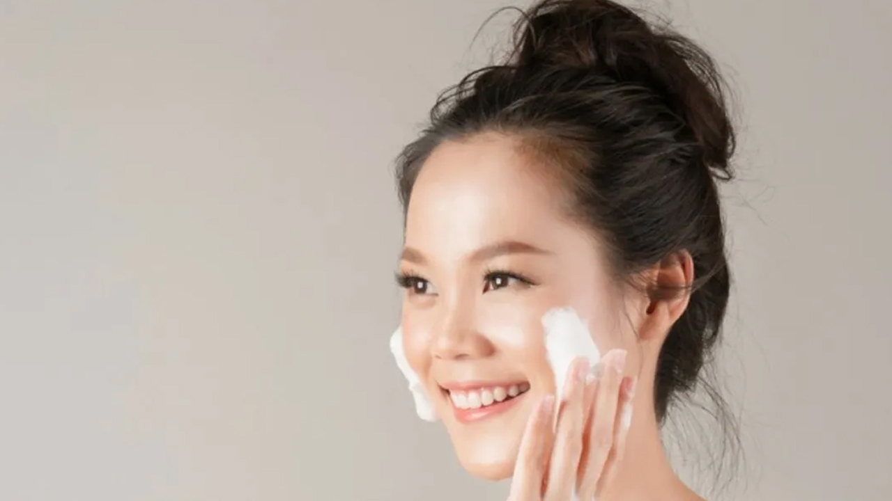 Asyalı kadınların gençlik sırrı: 10 yaş genç gösteren Asya alışkanlığı! Güneş ışınları dikkatle engellenir
