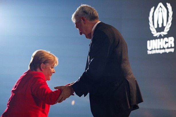 Foto - At o ödülü çöpe! Merkel'den BM'nin balonunu patlatan itiraf