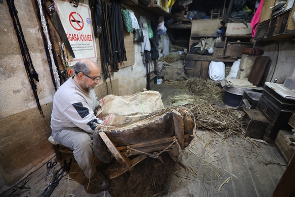 Ata yadigarı mesleklerini sürdürmek için çırak bulamıyorlar