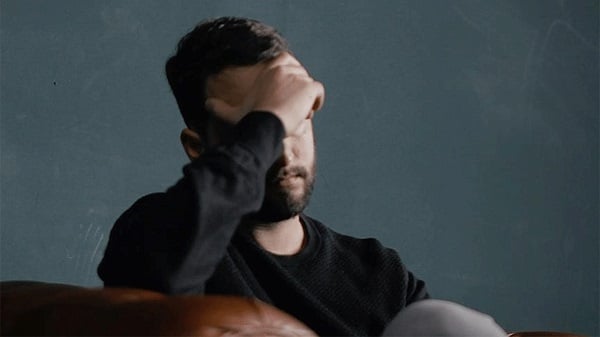 Atak geçirmek istemiyorsanız kulağınıza küpe olsun! Migren hastaları bu hatayı yapmamalı