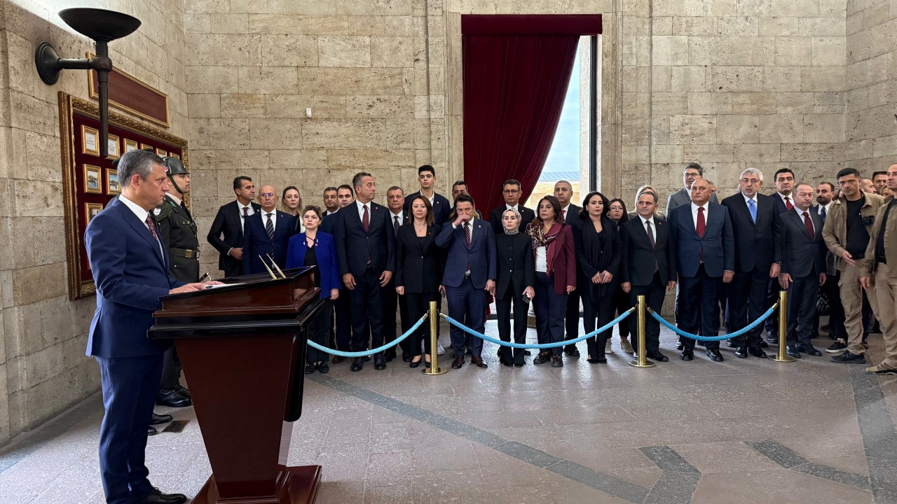 Foto - Türkiye'yi Batı'ya şikayet eden CHP'liler Anıtkabir'de! 'Atam yine biz geldik'