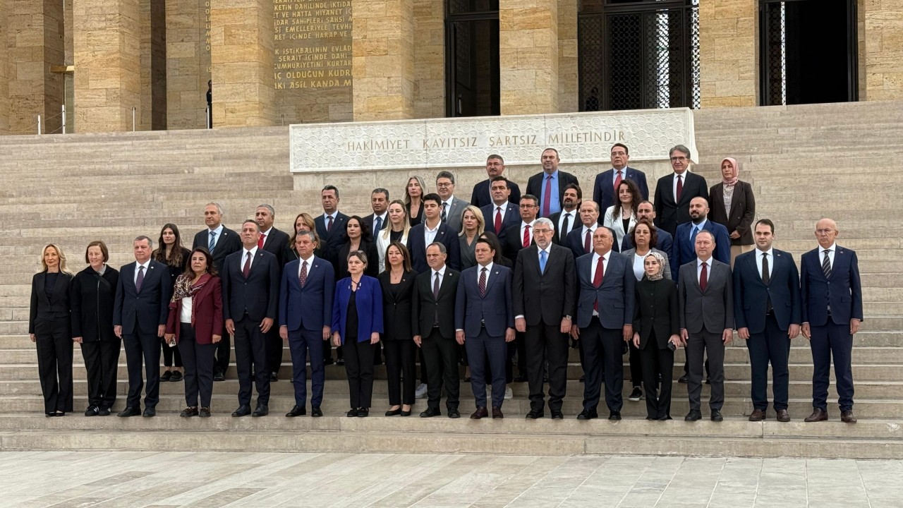 Foto - Türkiye'yi Batı'ya şikayet eden CHP'liler Anıtkabir'de! 'Atam yine biz geldik'