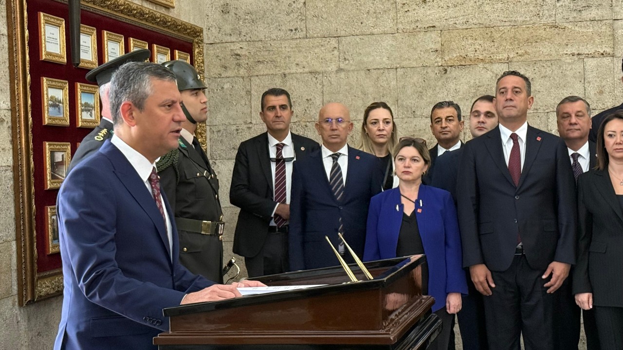 Foto - Türkiye'yi Batı'ya şikayet eden CHP'liler Anıtkabir'de! 'Atam yine biz geldik'