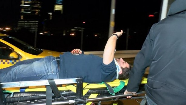 Foto - Ataşehir'de bariyerler otomobile ok gibi saplandı