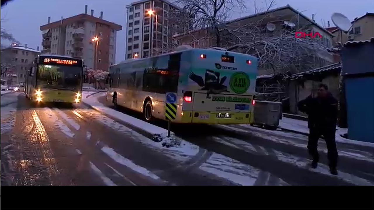 Foto - Ataşehir'de kar çilesi: İETT otobüsleri yolda kaldı!