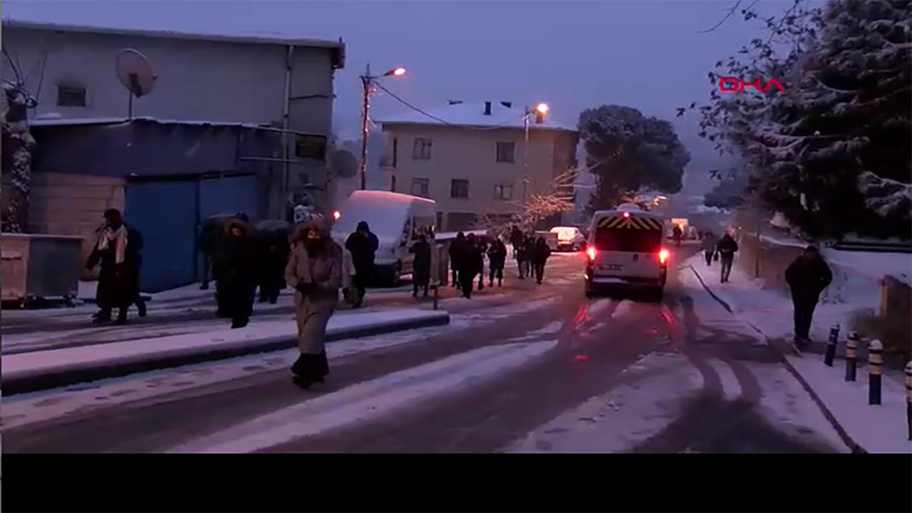Foto - Ataşehir'de kar çilesi: İETT otobüsleri yolda kaldı!