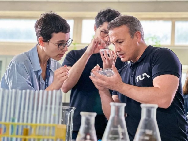 Foto - Atasever'in uzay yolculuğu başlıyor! Bakan Kacır saati paylaştı: Azerbaycan bayrağını da yanına alacak