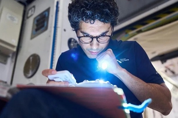 Foto - Atasever'in uzay yolculuğu başlıyor! Bakan Kacır saati paylaştı: Azerbaycan bayrağını da yanına alacak