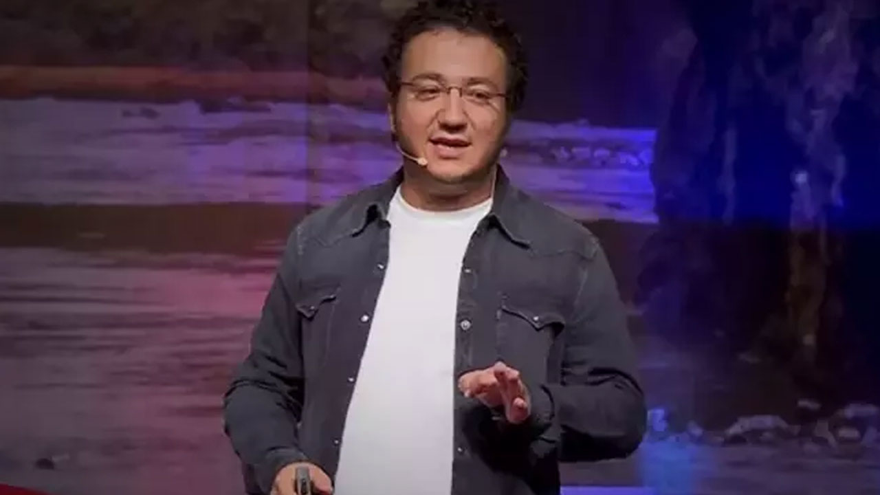 Foto - "Atatürk çocuğuyum, çıplak gezerim" diyen Hadise’nin görüntüleri Oytun Erbaş’ı çileden çıkarttı! "Halka açık pornografi"