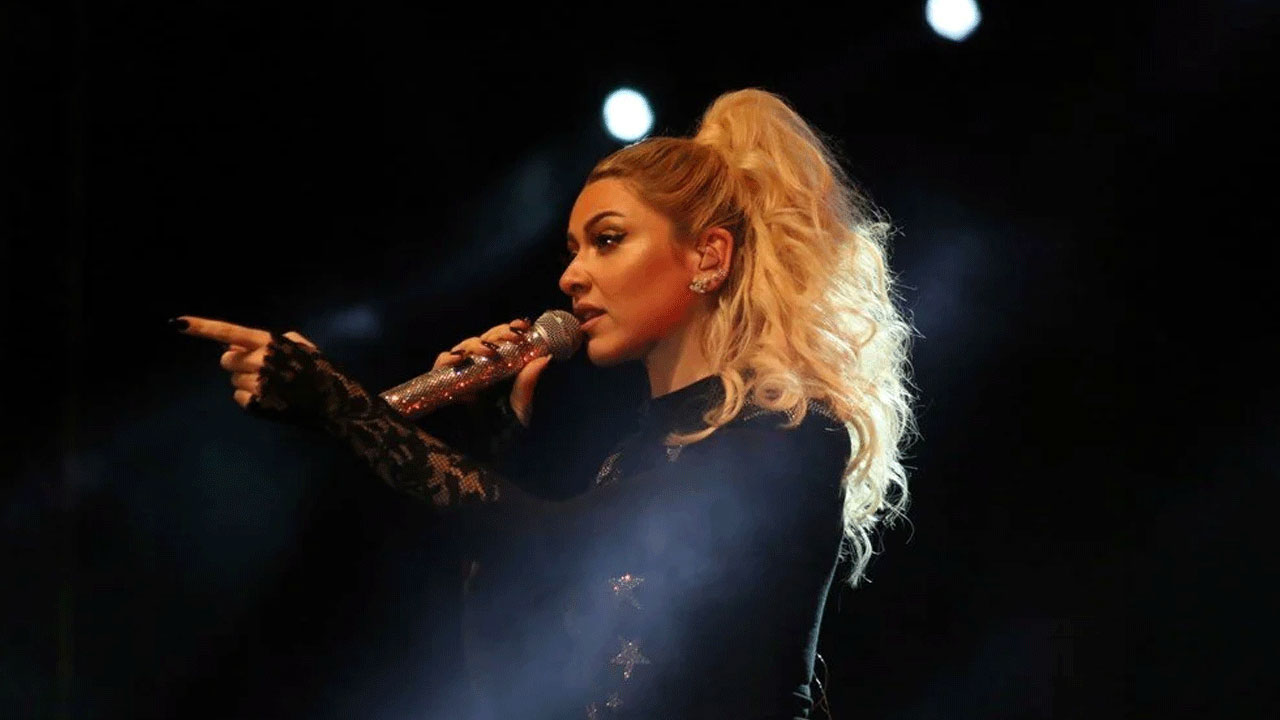 Foto - "Atatürk çocuğuyum, çıplak gezerim" diyen Hadise’nin görüntüleri Oytun Erbaş’ı çileden çıkarttı! "Halka açık pornografi"