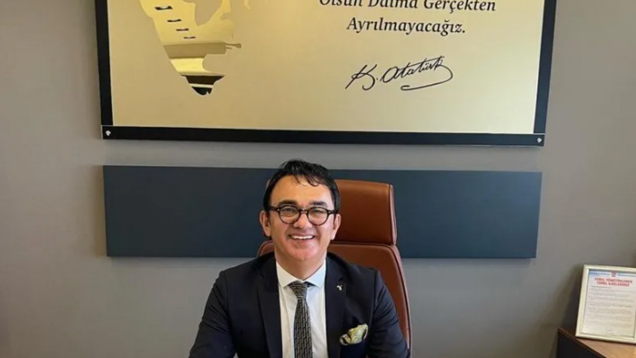 Foto - Atatürk rantçıların aksesuarı oldu! Nerede dalavere varsa arkasında hep o poster var