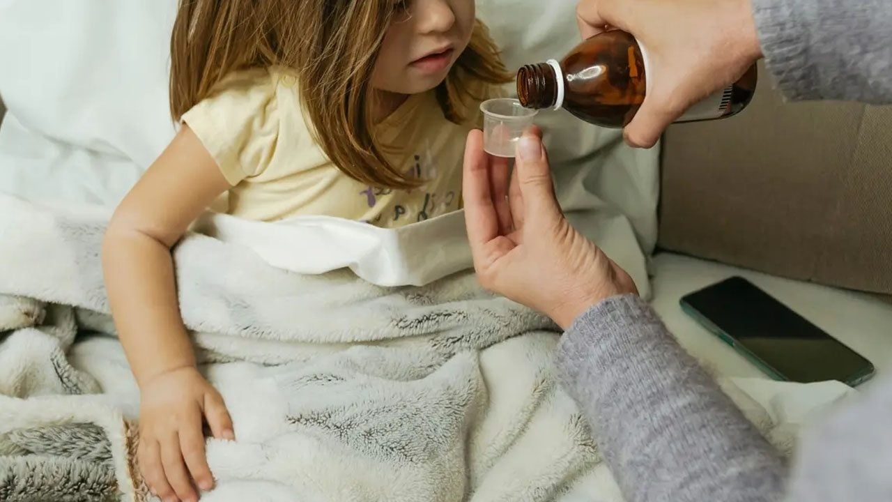 Foto - Ateş düşürücü şurup zehirlenmesine dikkat! Uzmanı tek tek anlattı: Karaciğeri riske atıyor! Peki ya biz ne yapmalıyız