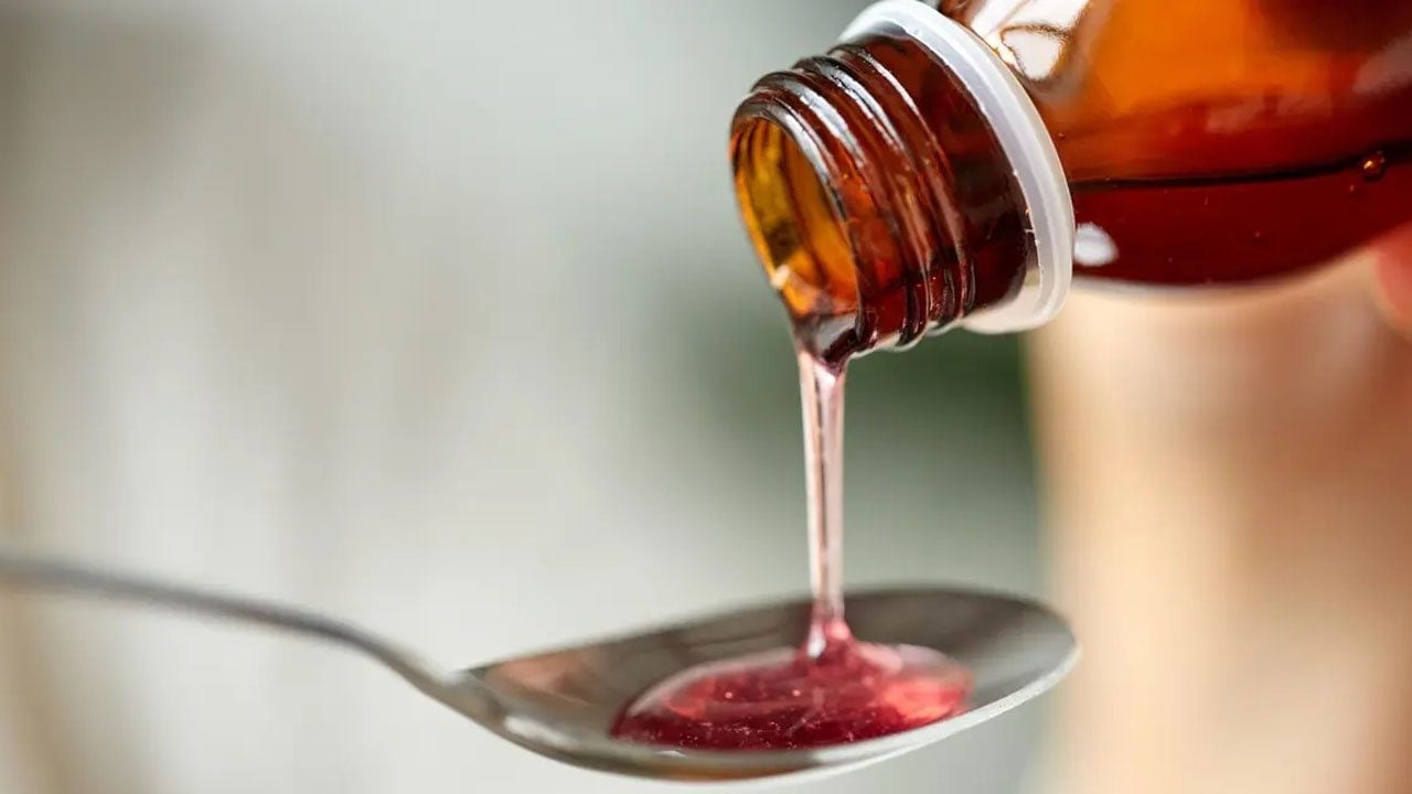 Foto - Ateş düşürücü şurup zehirlenmesine dikkat! Uzmanı tek tek anlattı: Karaciğeri riske atıyor! Peki ya biz ne yapmalıyız