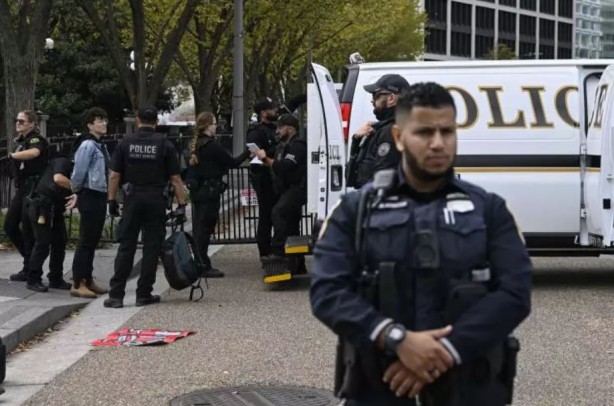 Foto - 'Ateşkes çağrısı' yapan Yahudi aktivistlere ters kelepçe