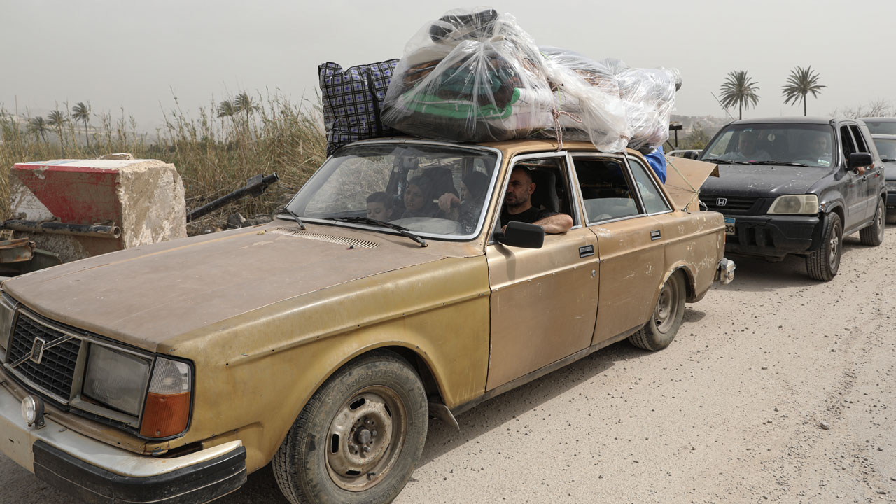 Ateşkes sonrası dönüş başladı! On binlerce Lübnanlı güneydeki evlerine dönüyor