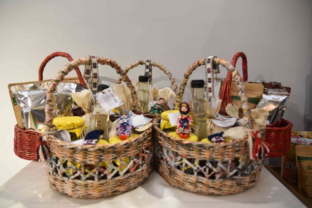 Foto - Atık gazetelerden öyle şeyler yapıyorlar ki.... Görenlerin ağzı açık kalıyor